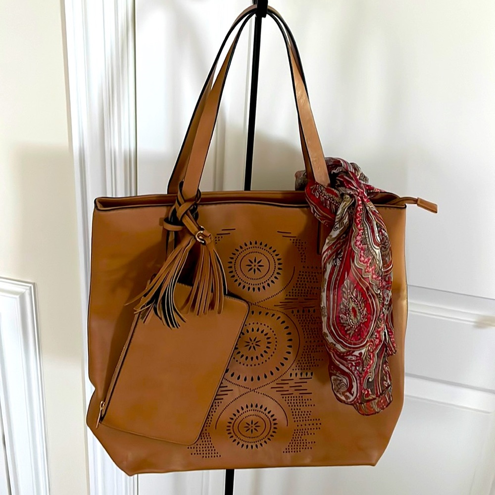 👜Tote Tan + 🧣 scarf and small purse 👝